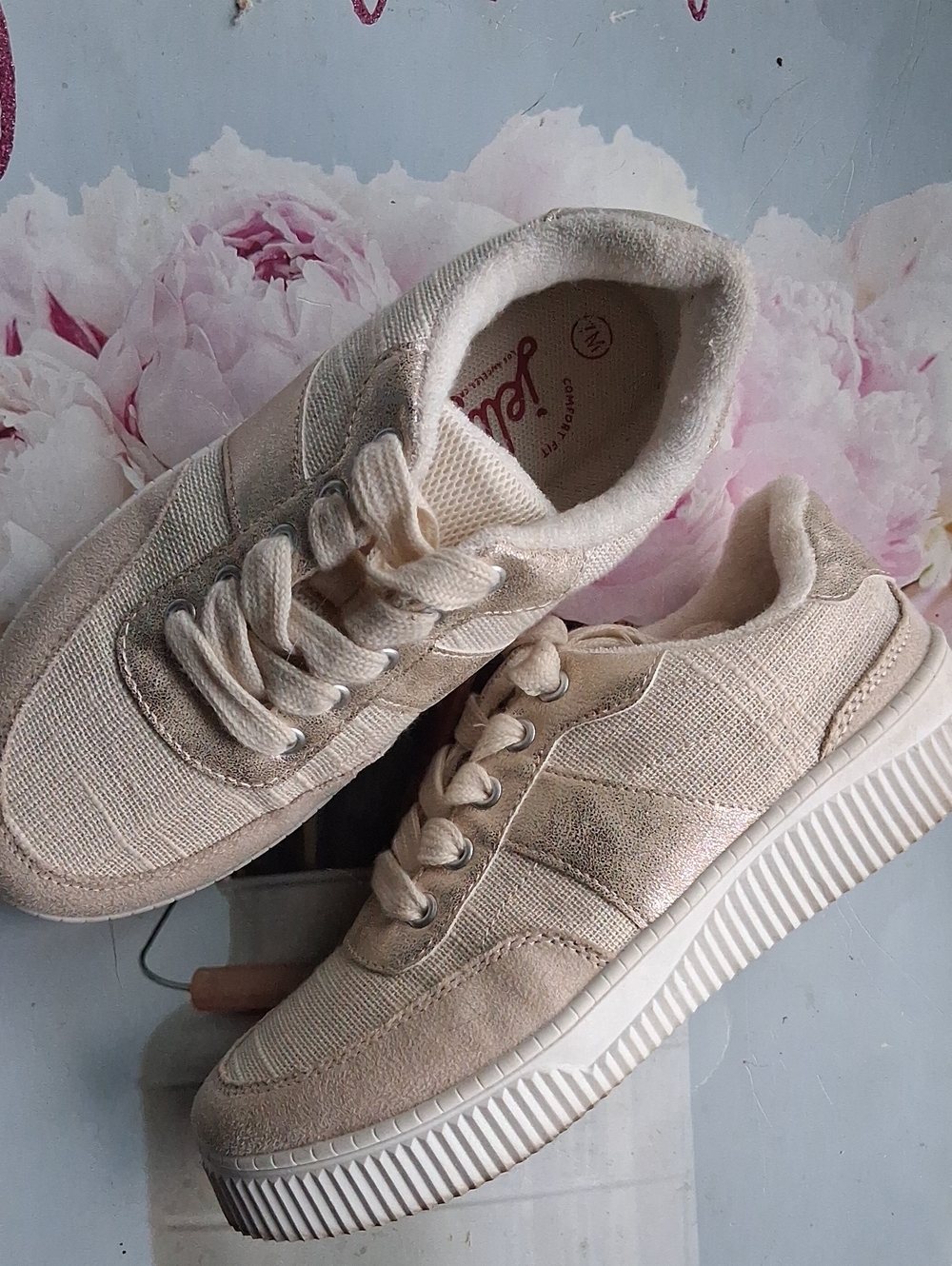 Jellypop Women's Light Beige Platform Sneakers